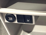 【シートヒーター】寒い日に重宝するシートヒーター!エアコンより早く温まってくれるので寒がりの人も安心ですね♪エアコンの温風は乾燥するから苦手、という方にもをおすすめです。