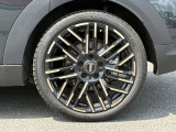 【MINI NEXT 認定中古車】安心の保証プログラムや延長保証など、MINI NEXT車両をご購入いただいたオーナーの皆様に、より快適なMINIライフを楽しんでいただくためのユニークなサービスをご用意しております。