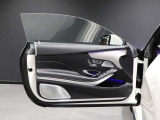 オプション装備のdesignoメタライズドアッシュウッドインテリアトリム&Burmesterハイエンド3Dサラウンドサウンド装備しております