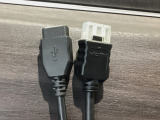 HDMIポート、USBポートが装備されております。HDMIポートを他の機器と繋げることによって、モニターへ映像を流すことができます。