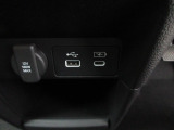 通常のUSB入力端子の他にスマホ充電に対応したUSB-C端子を装備しています!