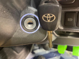 【キーレス】少し離れた場所からでもボタン一つでドアの開錠・施錠ができるのでとっても便利!ドアの鍵穴周りに傷をつけることもありません♪