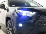 高輝度で点灯速度が速く、しかも消費電力の少ないLEDヘッドライトが装備されています!LEDの明るい光が走行中の視界の確保をサポートして、夜のドライブがより楽しく安全に運転できます♪
