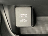 アクセサリーソケットはUSBのアダプターなどをつければ、スマホの充電にも使えます。周辺には物が置けるボックスがついています。