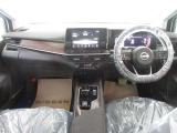 【内装】専任のスタッフが車内を隅々までクリーニング。清潔で綺麗なお車をお届けできるよう一層心掛けております。