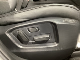 運転席にはパワーシートを装備!シート位置を記憶するメモリー機能付きなのでご夫婦で2名分セットすると便利です♪