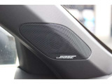 12スピーカーのBOSEプレミアムサウンドシステム。ハイブリッドの静粛な室内で上質な音楽を楽しめます。