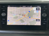 タッチスクリーンを採用。従来のナビゲーションシステムの域を超える、車両を総合的に管理するインフォテイメントシステムです。