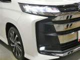 LEDヘッドライトです。デザイン性がよくとても明るいので、夜間の走行や悪天候でも安心です。しかも長寿命!
