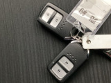 家族やパートナーと個別に持てるため、貸し借りの手間がなくスムーズに乗車できます。また、メインキーを自宅に置いたまま、もう一方をサブとして常に鞄に入れておけるため、持ち出し忘れを防げる点も便利です。