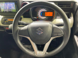 インテリアに合わせたデザインのステアリングは、運転される方のことも考え、運転しやすい形状、大きさです。是非一度、実際に触ってお確かめください。