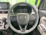 インテリアに合わせたデザインのステアリングは、運転される方のことも考え、運転しやすい形状、大きさです。是非一度、実際に触ってお確かめください。