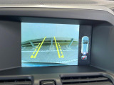 【パークアシスト・カメラ】駐車時に後方がリアルタイム映像で確認できます。大型商業施設や立体駐車場での駐車時や、夜間のバック時に大活躍!運転スキルに関わらず、今や必須となった装備のひとつです!
