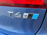 Polestar Engineeredのスピリットは印象深く表現されています。そのアスリートを思わせるフォルムを引き締める、艶やかなブラックでまとめられたエクステリア。