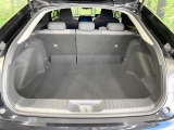 普段のお買い物や通勤、送迎等に十分な荷室スペースを確保しております。セカンドシートを倒すと、大きな荷物の積載も可能です♪