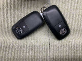 手荷物が多いときでも、スマートキーをバッグやポケットに携帯していれば、キーを取り出すことなくドアの解錠・施錠ができます