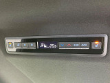 【前席+後席シートヒーター】寒い日に重宝するシートヒーターを後席にも装備!エアコンより早く温まってくれるので寒がりの人も安心ですね♪エアコンの温風は乾燥するから苦手、という方にもをおすすめです。