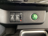 リアドアは乗り降りに便利な両側電動スライドドアです。また運転席に座っていながらスイッチ操作で自在にスライドドアを開け閉めできます。燃費に役立つECONボタンもここです。