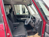 運転席側から観たフロントシートのイメージです。