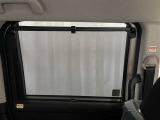 両側サンシェード付き♪休憩中や車中泊の際に外からの視線を遮ることができます♪