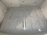 普段のお買い物や通勤、送迎等に十分な荷室スペースを確保しております。セカンドシートを倒すと、大きな荷物の積載も可能です。