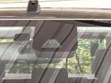 【トヨタセーフティセンス】走行中に前方の車両等を認識し、衝突しそうな時は警報とブレーキで衝突回避と被害軽減をアシスト。より安全にドライブをお楽しみいただけます。