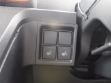 シートヒーター装備付き車!!座席に埋め込まれた電熱線によりシートを暖めることが出来る装備で、温めたられたシートは、寒い冬には最適です!!