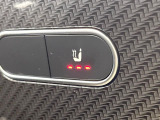 ●フロントシートヒーティング:運転席・助手席共に三段階で調節が可能なシートヒーターを装備しております。季節を問わず快適にご使用いただけます。