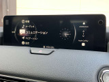 スマートフォンと接続して頂く事で使用可能な「Apple CarPlay/Android Auto」電話の応答は勿論、メッセージの受信やLINE、音楽接続からナビアプリの使用まで幅広く活躍致します。