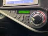 【オートエアコン】一度お好みの温度に設定すれば、車内の温度を検知し風量や温度を自動で調整。暑い&hellip;寒い&hellip;と何度もスイッチ操作をする必要はありません。快適な車内空間には必須の機能ですね♪