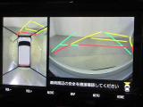 パノラミックビューモニター付きです。車両を上から見たような映像をディスプレイオーディオ画面に表示。運転席からの目視だけでは見にくい、車両周辺の状況をリアルタイムでしっかり確認できます。