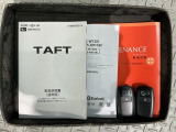 スマートキーは鍵をバッグに入れたままでもドアロックの開閉やエンジンのON・OFFができます。夜間や雨の日も鍵を探さなくて良いので便利です。