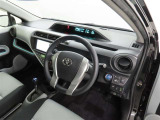 シンプルで使いやすいデザインの運転席です。