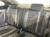 シートは適度な硬さによって長時間の運転でも疲れにくいと定評があります。国産車とは全く違った座り心地ですが、長年培われた欧州の椅子文化をご体感ください。