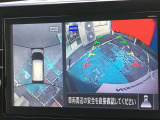 アラウンドビューモニター装備。前後左右4つのカメラから解析した、まるで上から車を見たような画像が映し出され、車の死角や駐車場の線も確認ができるようになります。日産の先進装備の1つです。