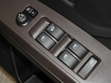 電動格納式ドアミラー・パワーウインドウを装備しています。