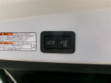 パワーバックドア機能付きです。高さや重さでバックドアの開閉って意外と大変ですが、電動で楽々です!