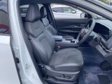 適度なホールド感と快適な座り心地の運転席シートまわり!