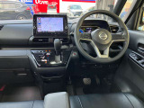 足元も広く運転しやすい!室内状態も良好です!衝突軽減エマージェンシーブレーキ・横滑り防止・車線逸脱警報・踏み間違い防止アシスト機能などの安心・安全装備が充実!