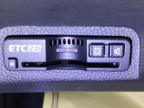 【ETC車載器】高速道路の料金所を、止まらずスムーズに通過。小銭を用意する手間も、窓を開けるわずらわしさもありません。遠出をグッと身近にしてくれる快適ドライブの必須アイテムです。