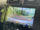 【バックカメラ】駐車時に後方がリアルタイム映像で確認できます。大型商業施設や立体駐車場での駐車時や、夜間のバック時に大活躍!運転スキルに関わらず、今や必須となった装備のひとつです!