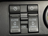 【両側パワースライドドア】スマートキーや運転席のスイッチで後席両側スライドドアの開閉が可能♪電動だから力を入れてドアを開ける必要が無く、小さなお子様でも簡単に開け閉めでき快適です♪