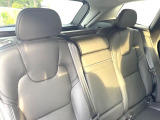 後部座席には気になるようなキズ・汚れやへたり等、大きなダメージはなく、とても良好な状態です。