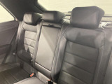 シートは適度な硬さによって長時間の運転でも疲れにくいと定評があります。国産車とは全く違った座り心地ですが、長年培われた欧州の椅子文化をご体感ください。