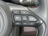 【レーダークルーズコントロール】(全車速追従機能付)付きです。車速に応じて追従支援してくれるので、ロングドライブも快適です。詳細は販売店スタッフまでおたずねください。