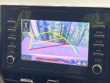 【バックカメラ】駐車時に後方がリアルタイム映像で確認できます。大型商業施設や立体駐車場での駐車時や、夜間のバック時に大活躍!運転スキルに関わらず、今や必須となった装備のひとつです!