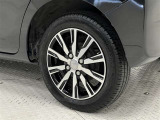 タイヤサイズは195/65R14!純正アルミホイール!残り溝は5ミリ程度です!
