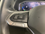 ◆クルーズコントロールにレーダーセンサーを組み合わせ、先行車を測定し設定されたスピードを上限に自動で加減速を行います。一定の車間距離を維持することで、長距離走行でのドライバーの疲労を低減させます。