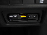 ◆ETC2.0◆進化したドライブ体験。料金収受システムだけだったETCが生まれ変わって、高速道路を賢く使うETC2.0に進化しました。多彩な情報サービスが便利で快適なドライブ体験を提供します。
