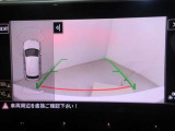 パノラミックビューモニター付きです。車両を上から見たような映像をディスプレイオーディオ画面に表示。運転席からの目視だけでは見にくい、車両周辺の状況をリアルタイムでしっかり確認できます。